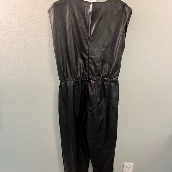 Evereve Black Sleek Jumpsuit - Picture 6 of 9